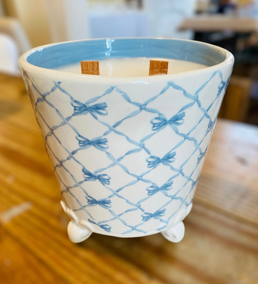 Garden District - Bella Luxury Candles / Bow Large Vessel